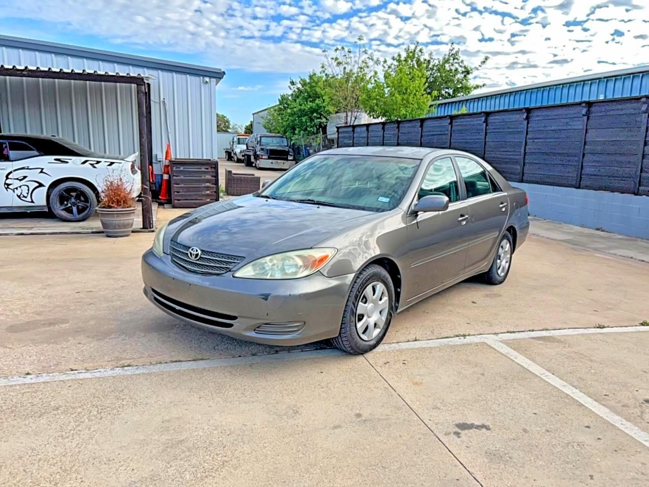 2004 Toyota Camry Le - Фото 2