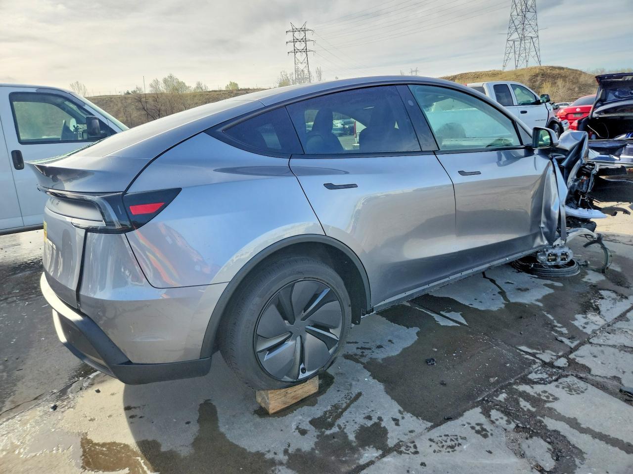 2026 Tesla Model Y - Фото 3