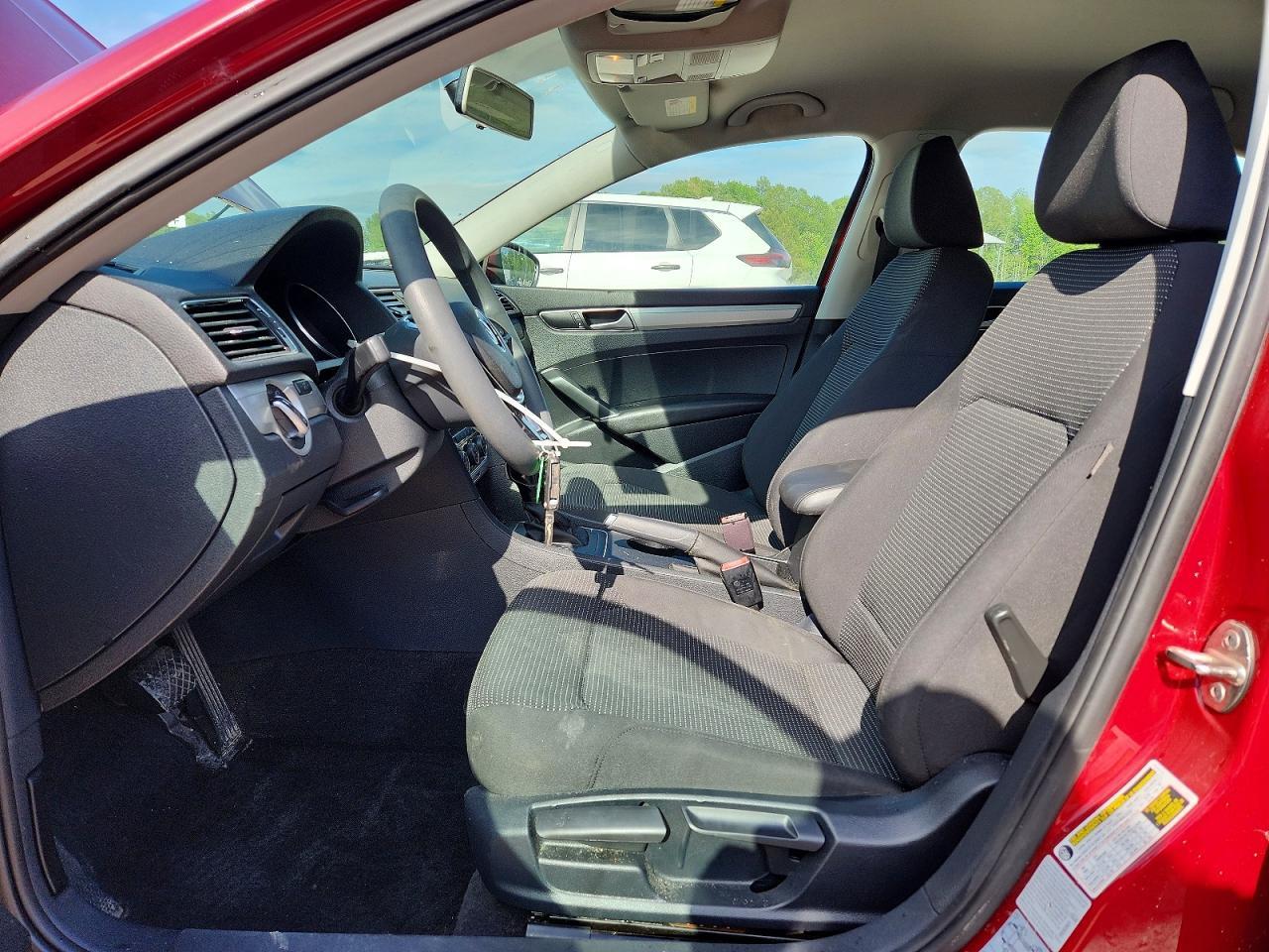 2016 Volkswagen Passat S - Image 7