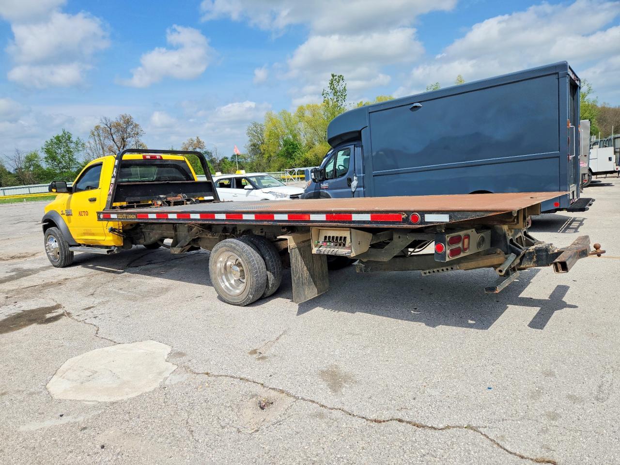 2016 Ram 5500 - Фото 2