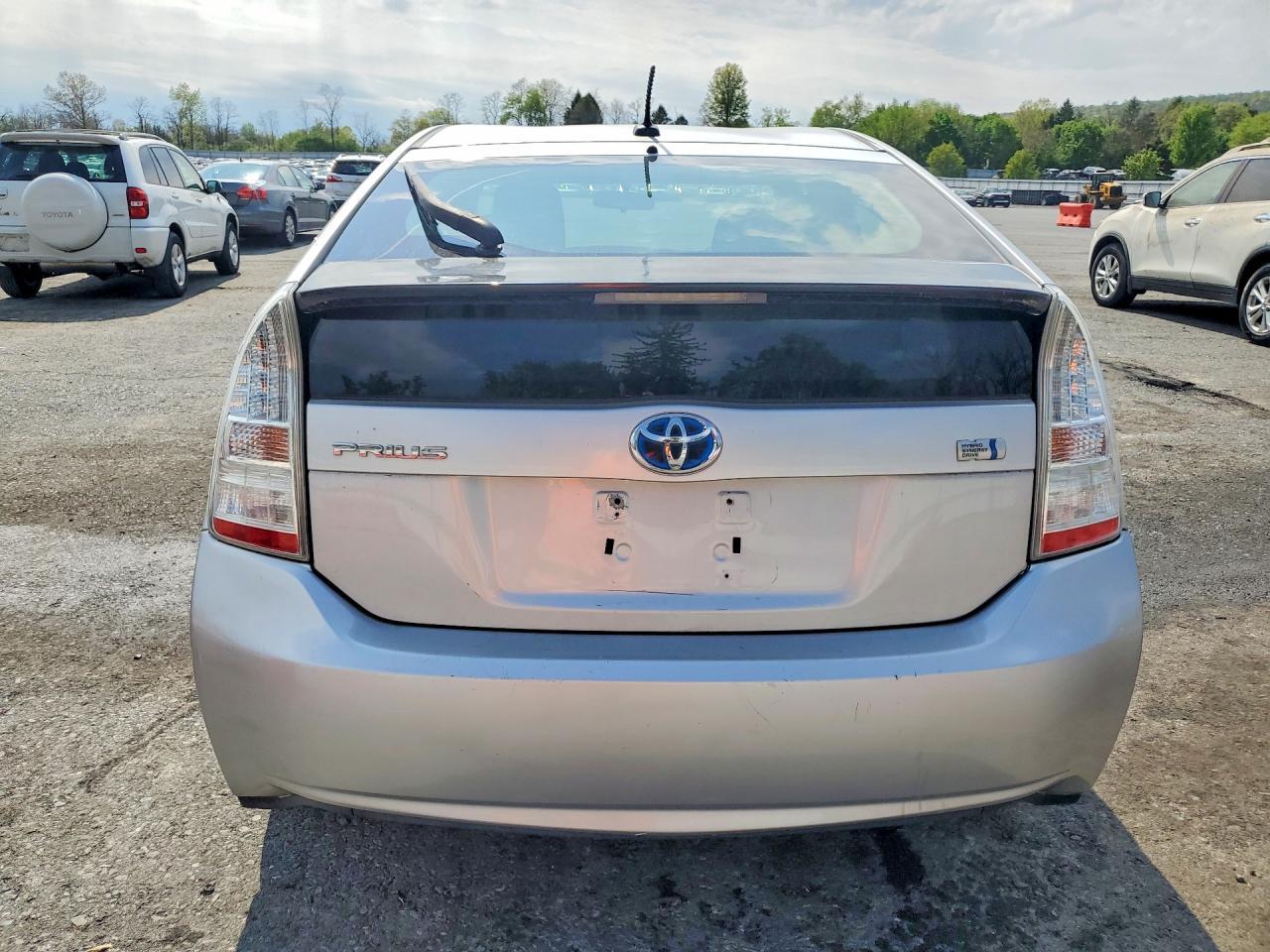 2011 Toyota Prius Two - Фото 6