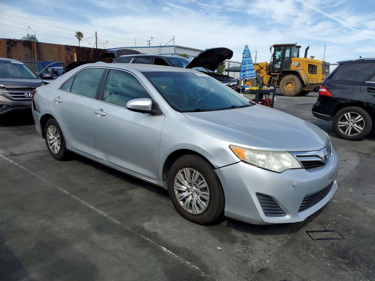 2014 Toyota Camry Le - Фото 4
