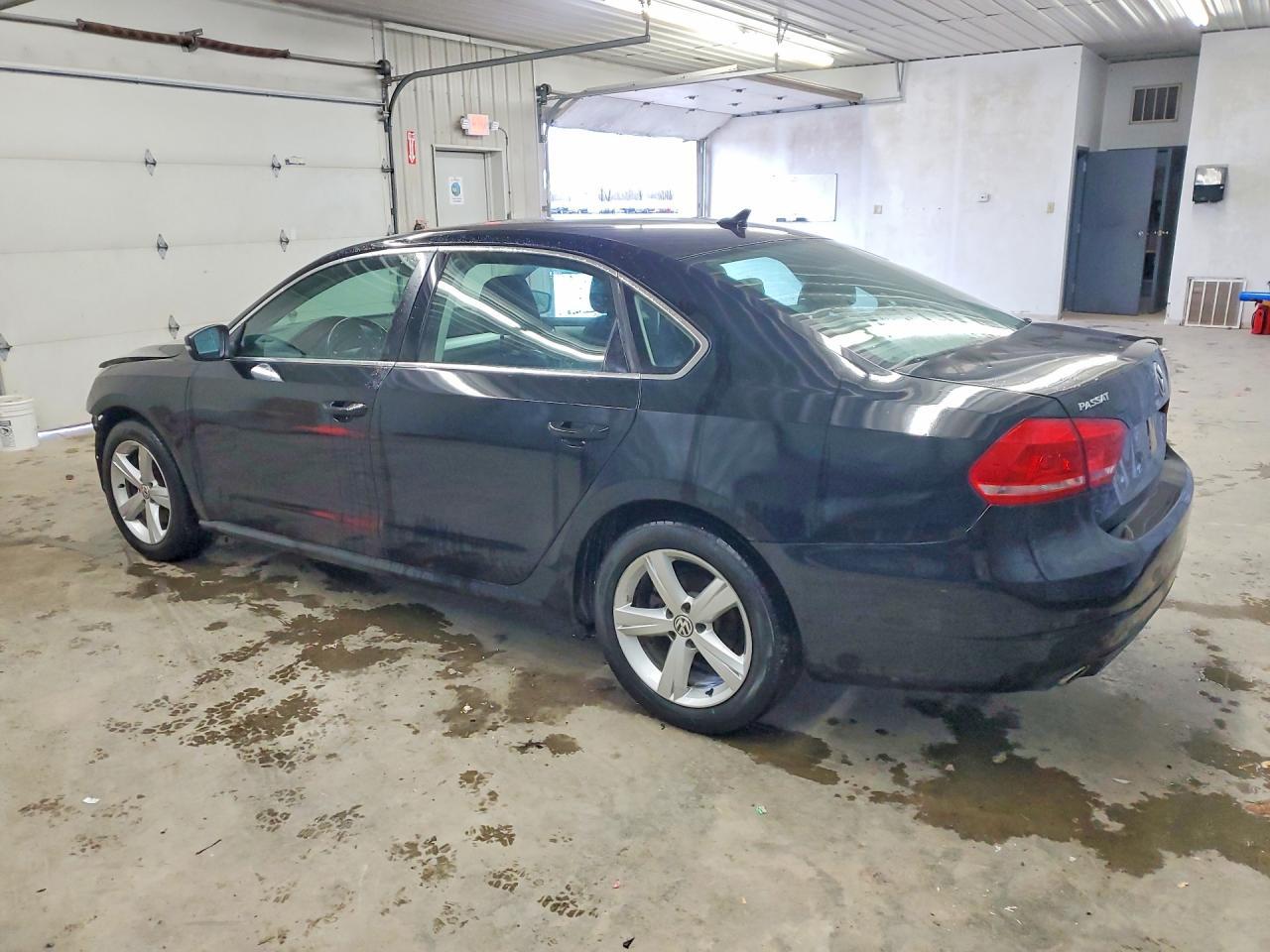 2013 Volkswagen Passat Se - Image 2