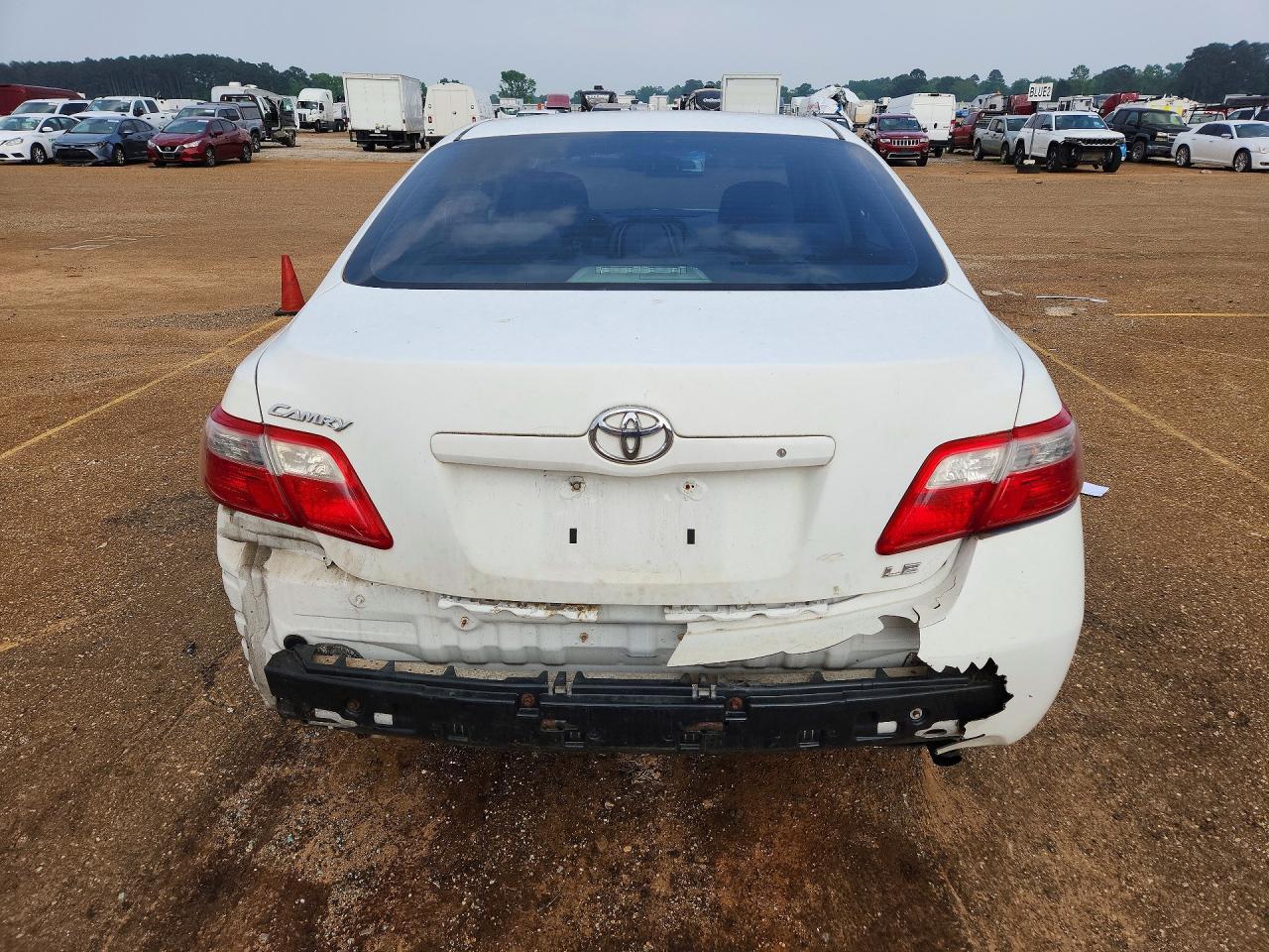 2009 Toyota Camry Le - Image 6