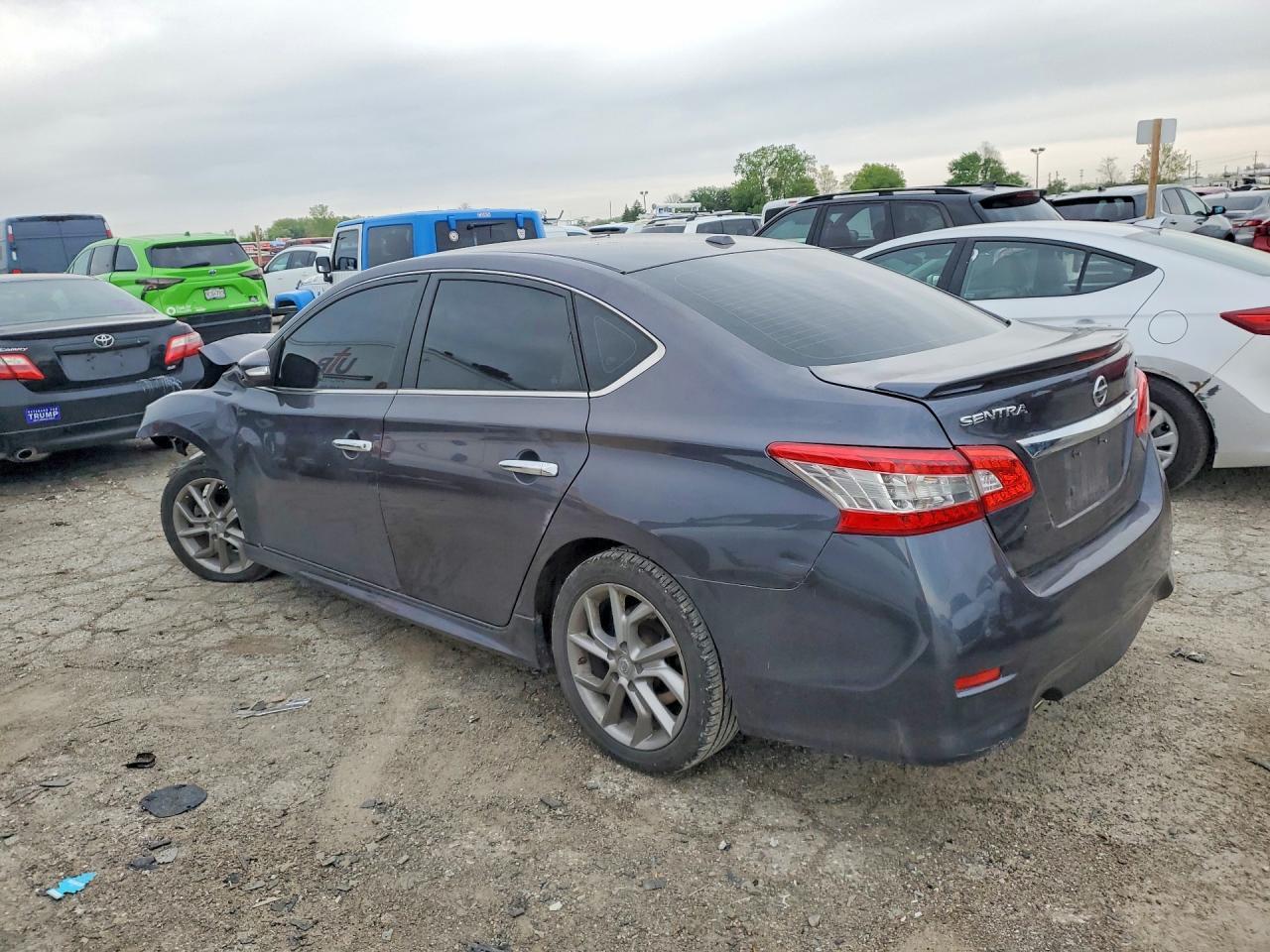 2015 Nissan Sentra - Фото 2
