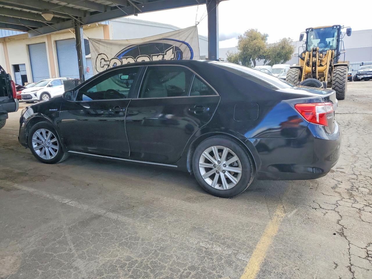 2013 Toyota Camry Hybrid Xle - Фото 2