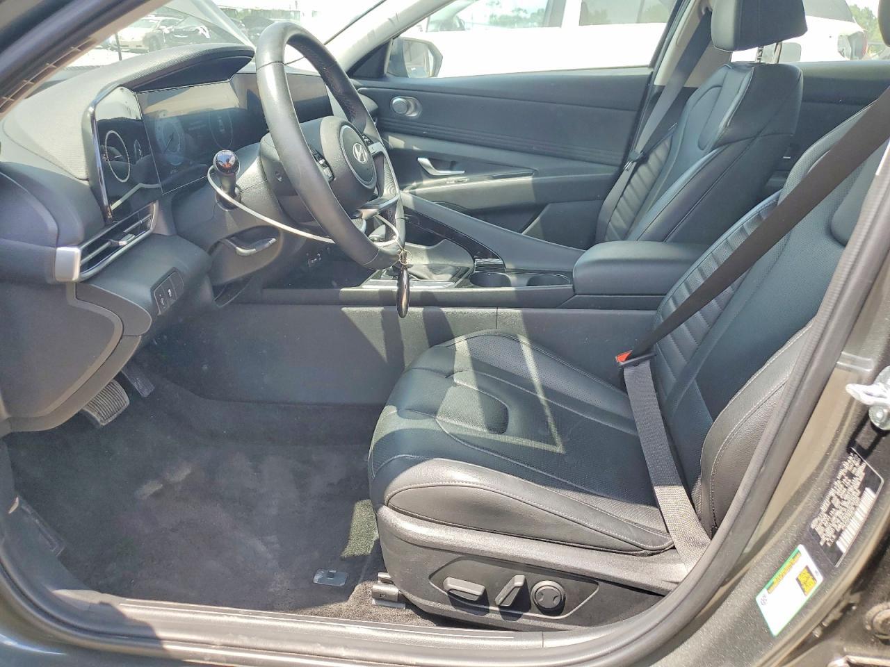 2025 Hyundai Elantra Limited - Image 7