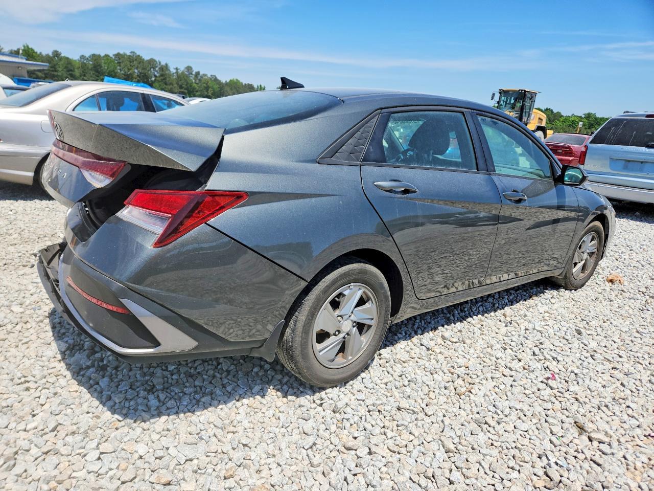 2024 Hyundai Elantra Se - Image 3