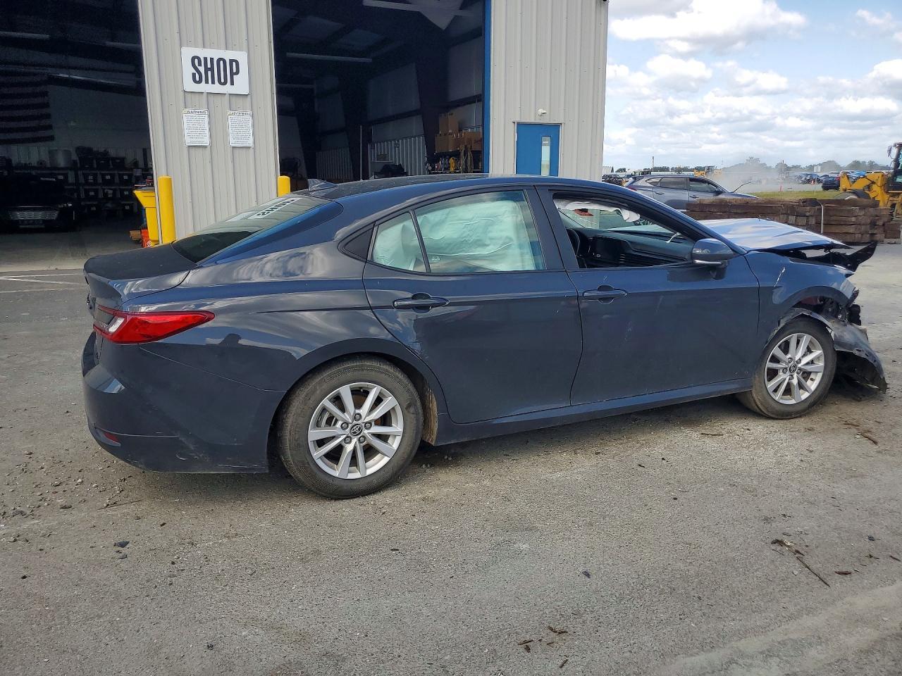2025 Toyota Camry Le - Фото 3