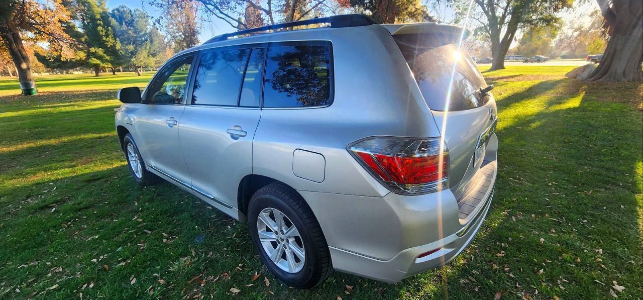 2012 Toyota Highlander Hybrid Base - Image 3