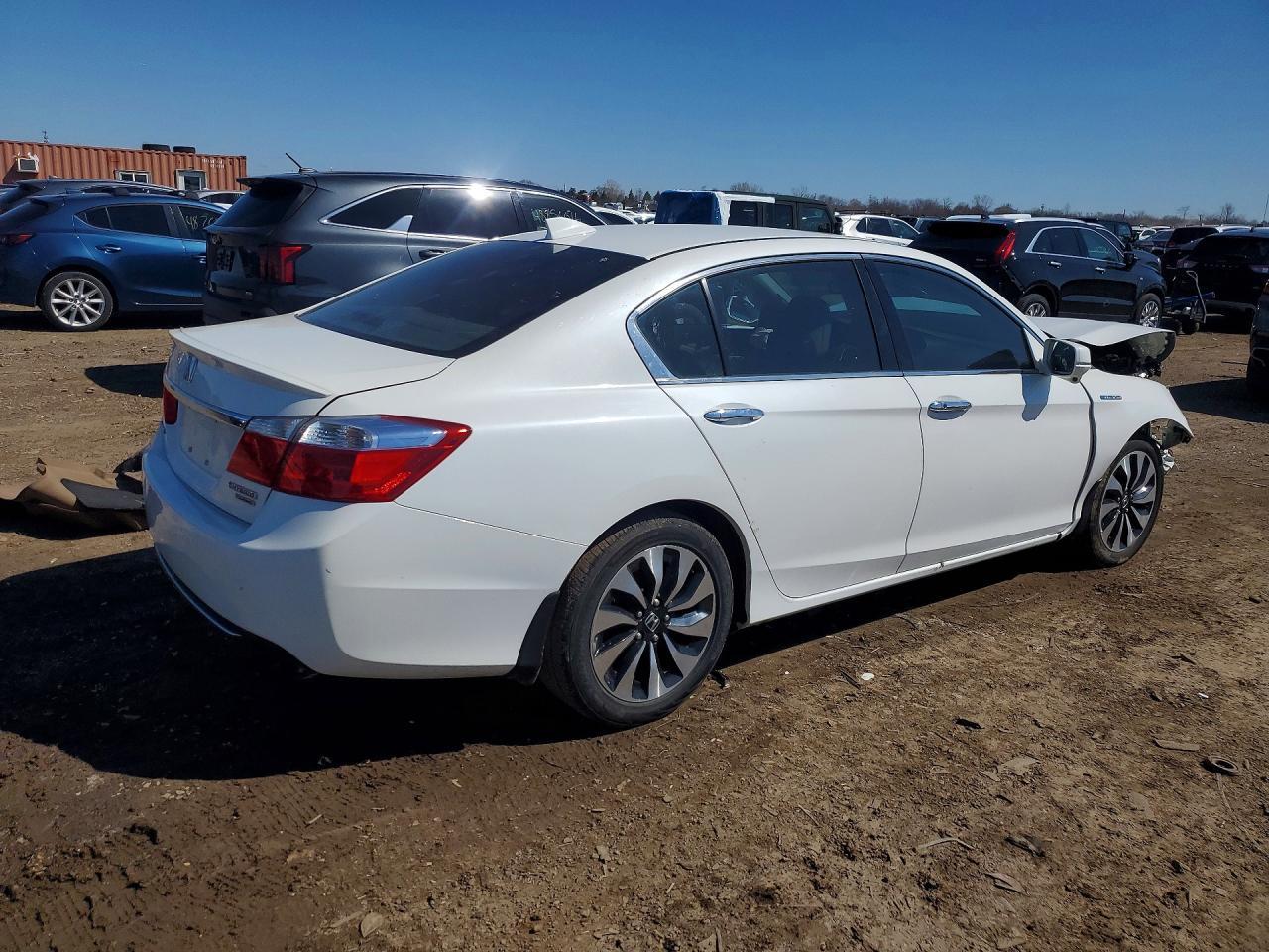 2014 Honda Accord Touring Hybrid - Image 3