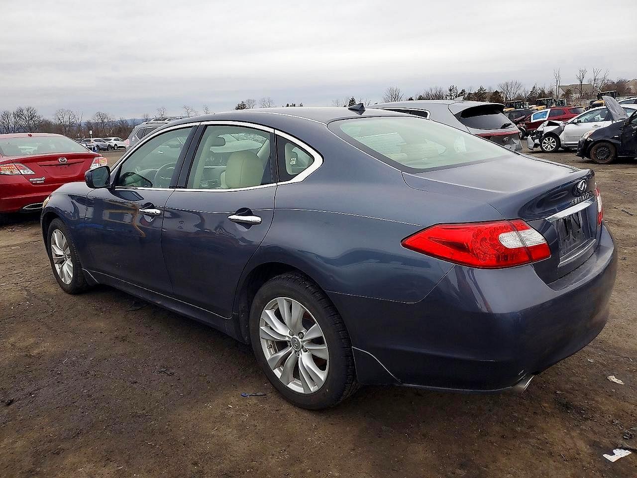 2011 Infiniti M37 X - Фото 2