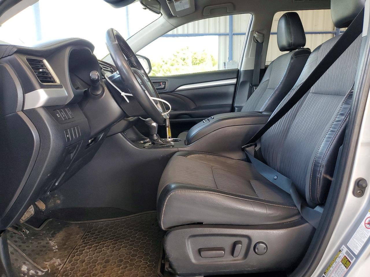2019 Toyota Highlander Le Plus - Image 7