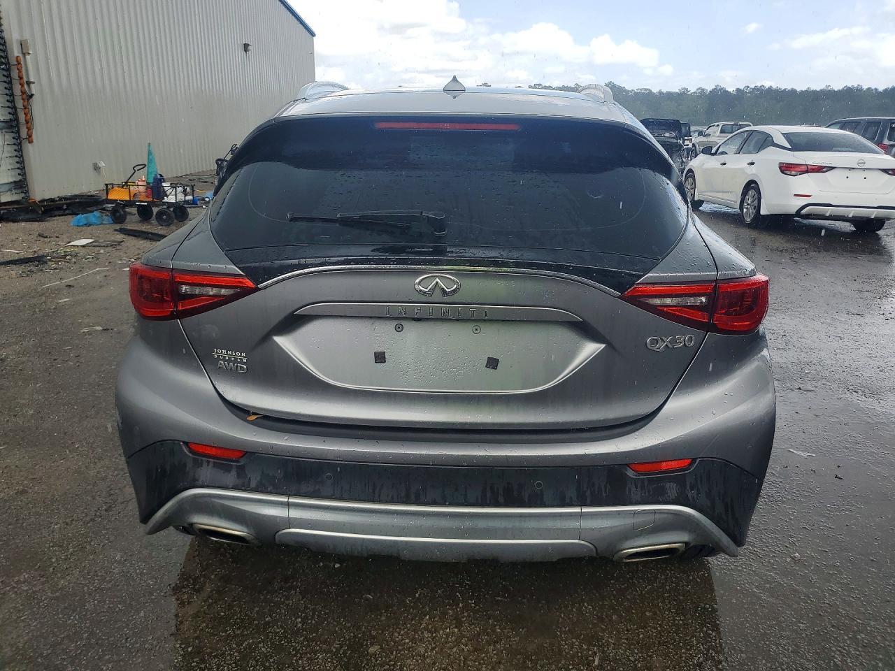 2017 Infiniti Qx30 Luxury - Image 6