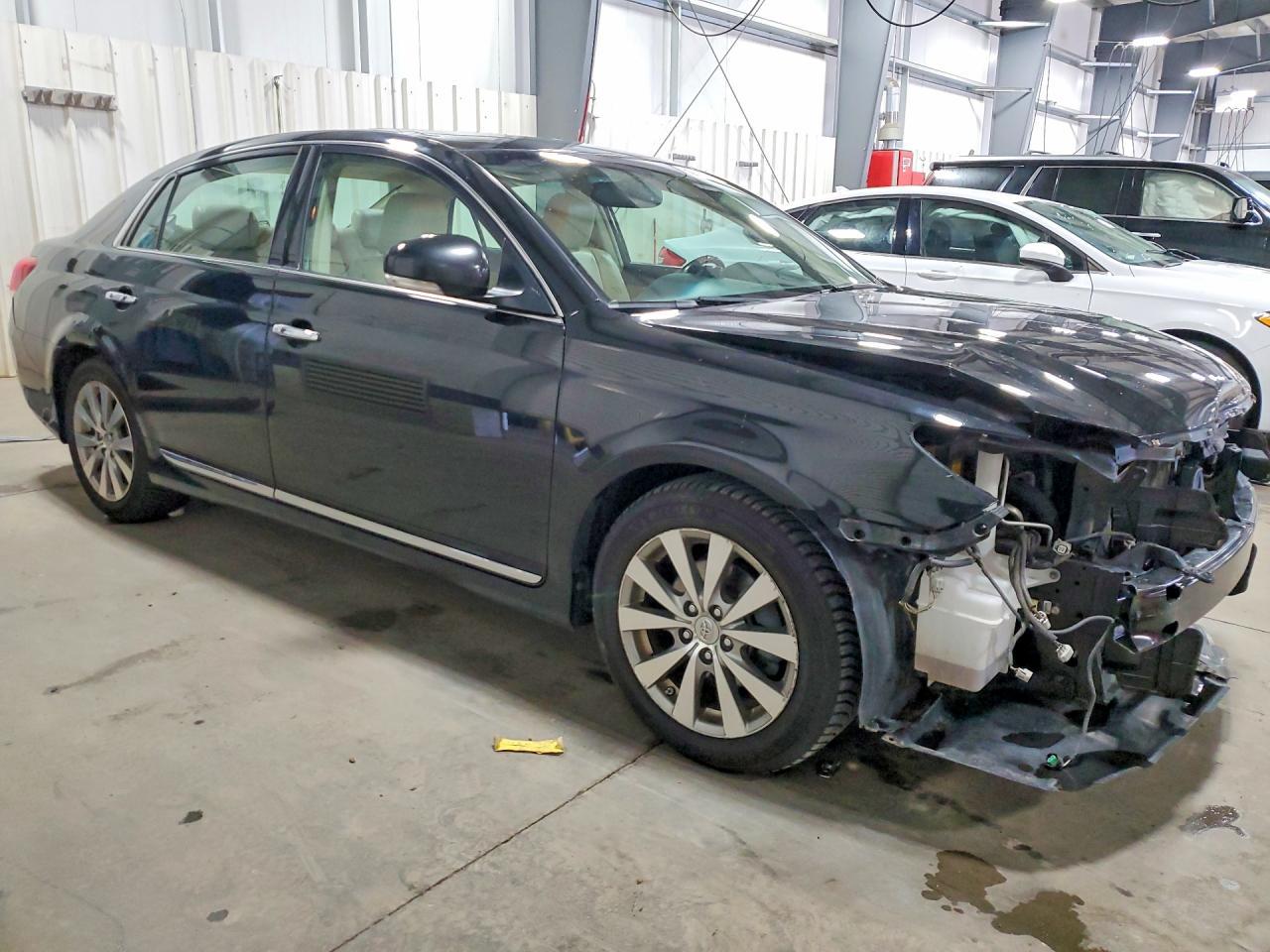 2011 Toyota Avalon Limited - Image 4