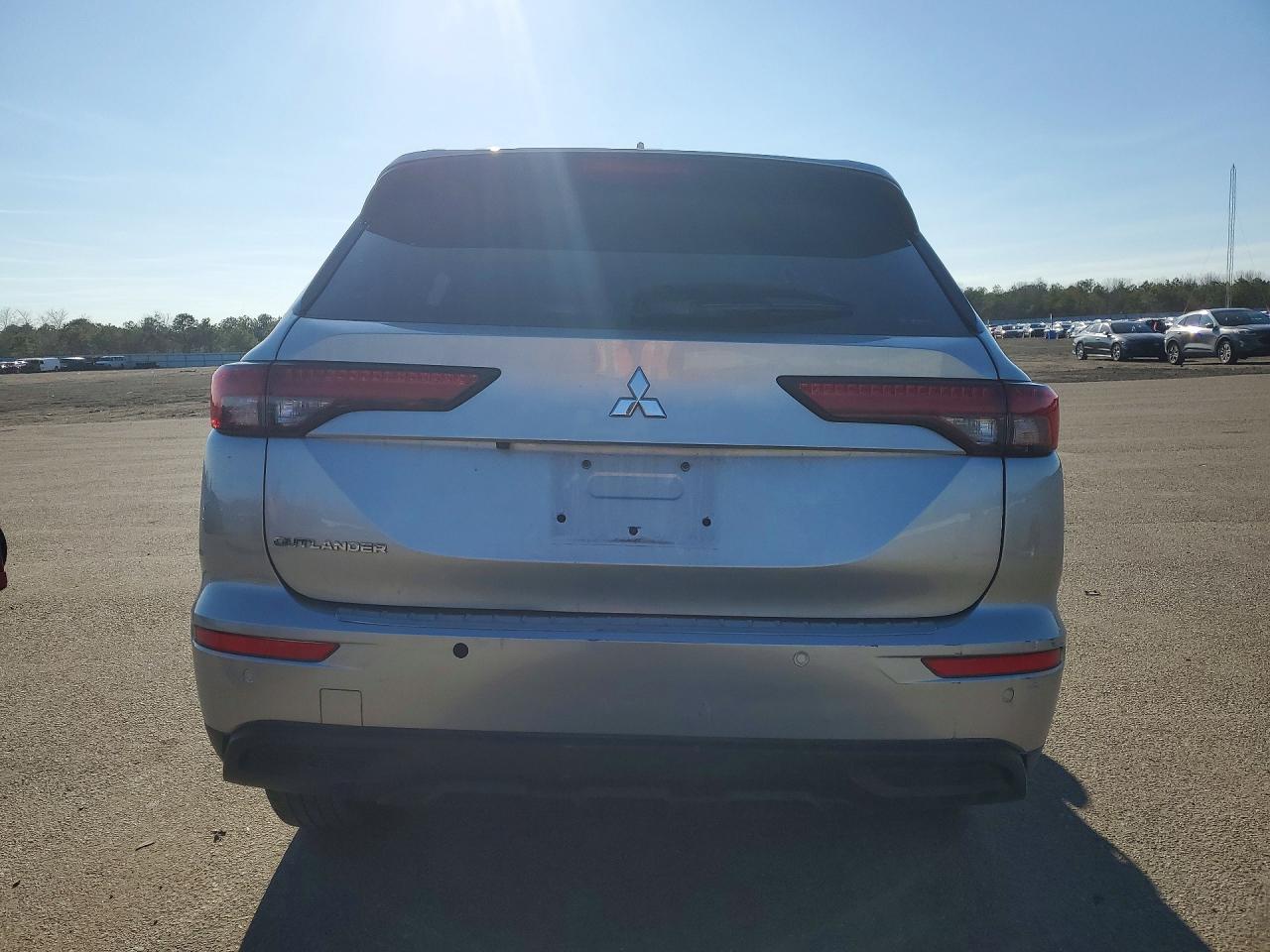 2022 Mitsubishi Outlander Es - Image 6
