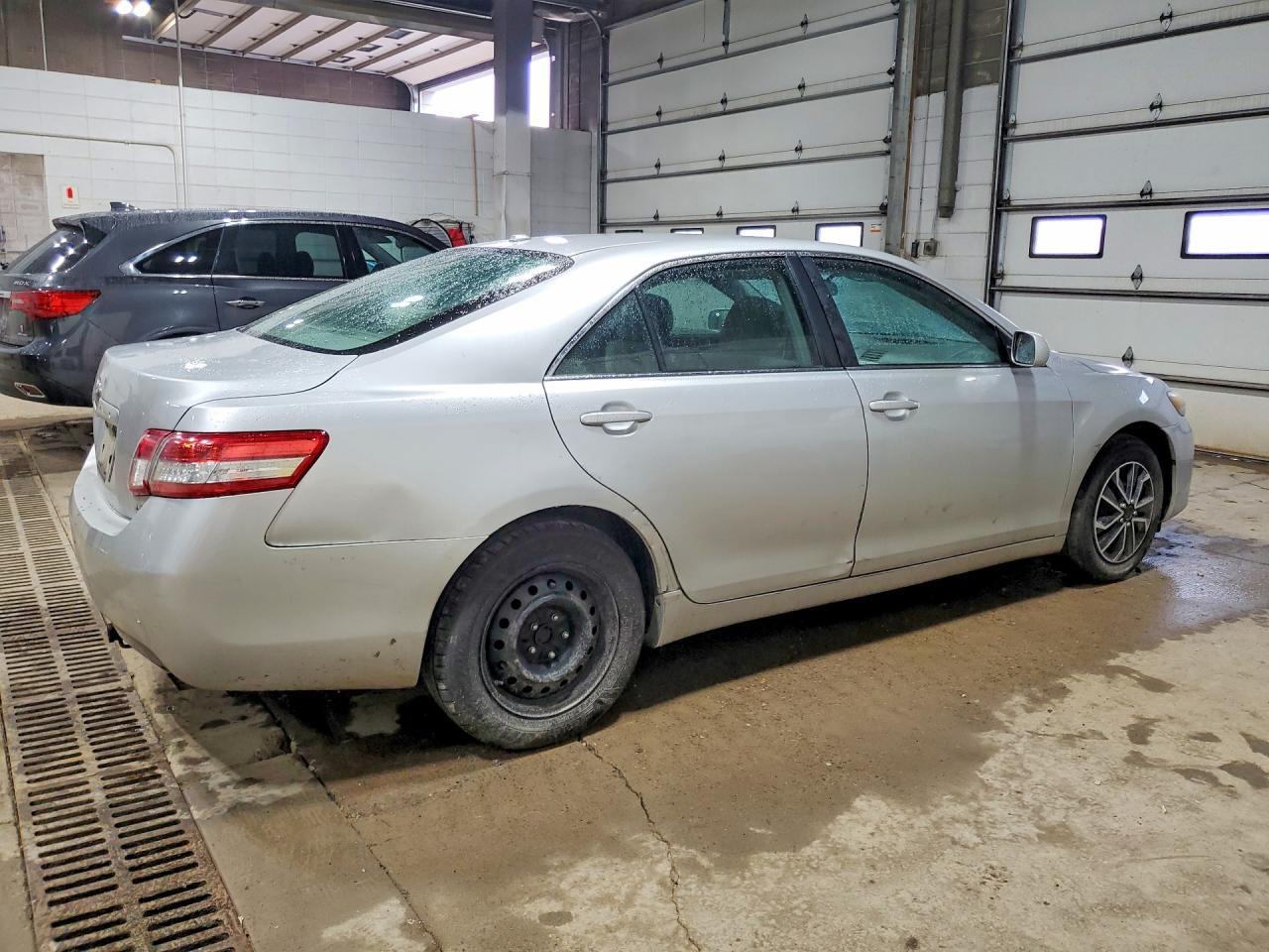 2011 Toyota Camry Le - Image 3