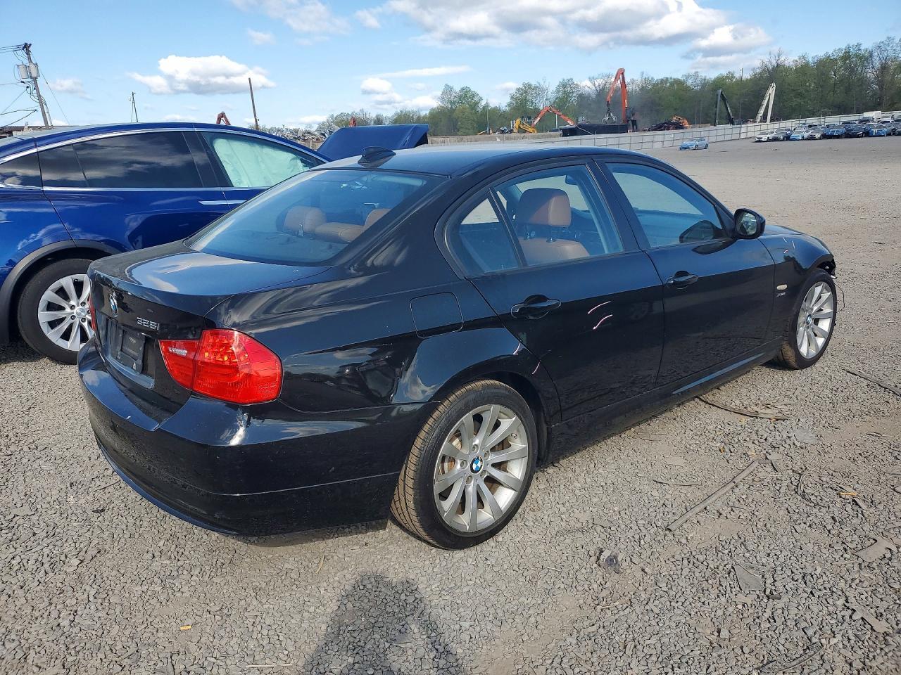 2011 BMW 328 Xi Sulev - Image 3