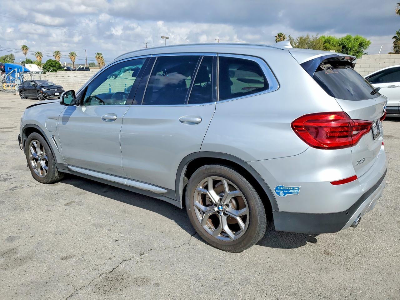 2021 BMW X3 xDrive30E - Image 2