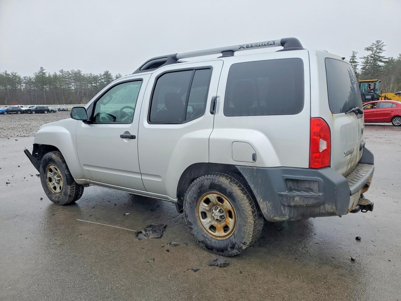 2014 Nissan Xterra X - Image 2