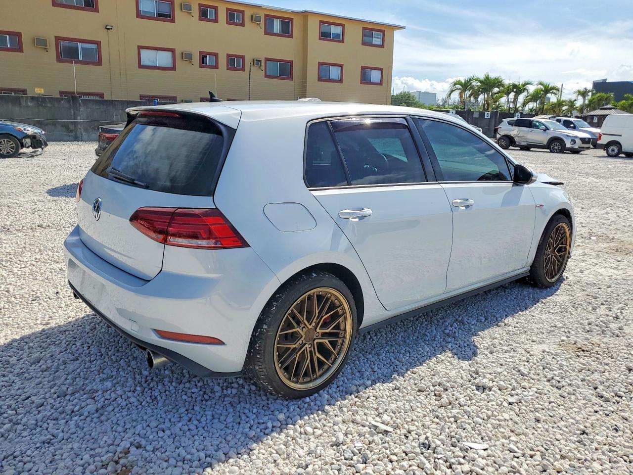 2019 Volkswagen Gti S - Image 3