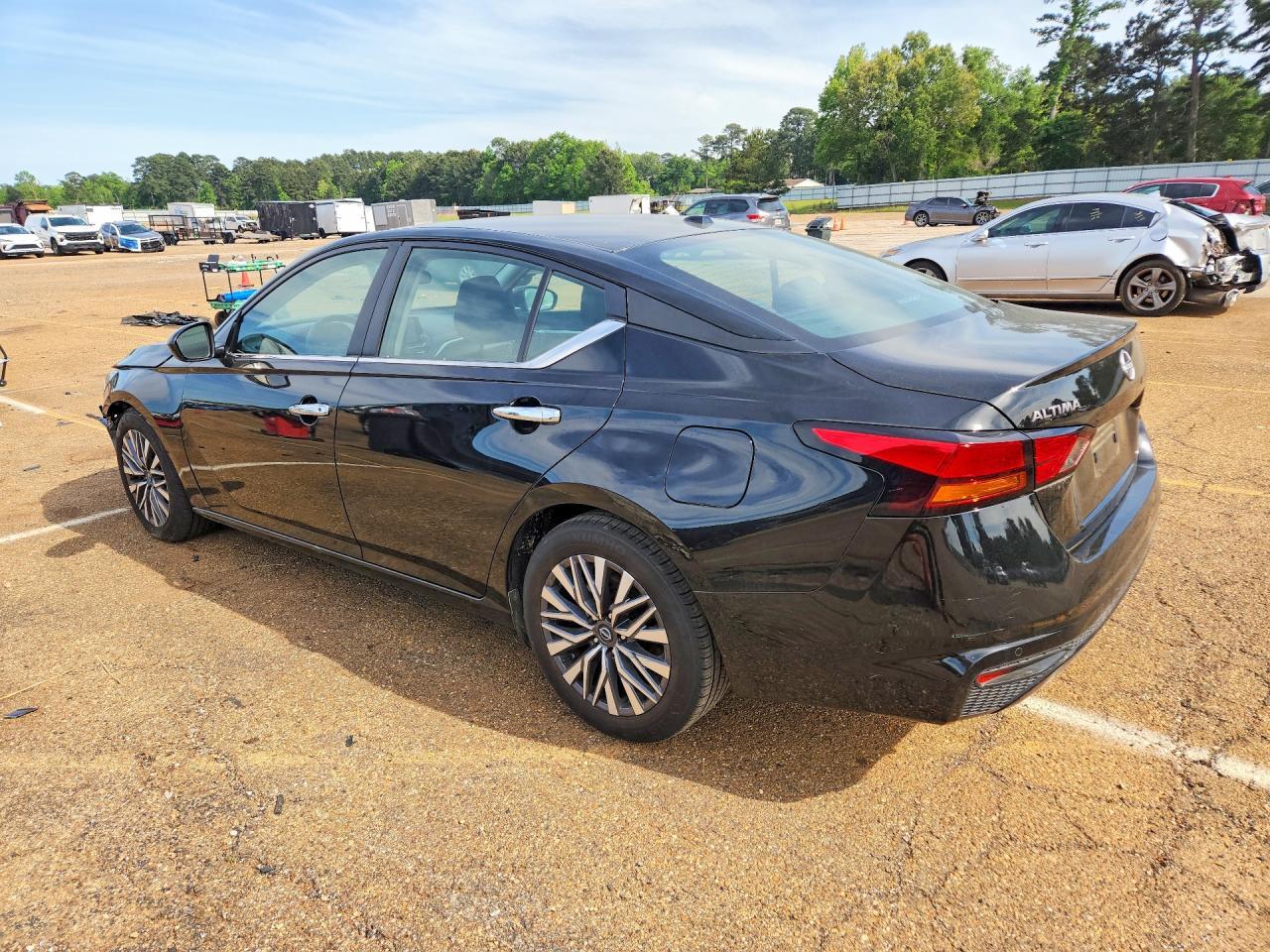2023 Nissan Altima Sv - Image 2