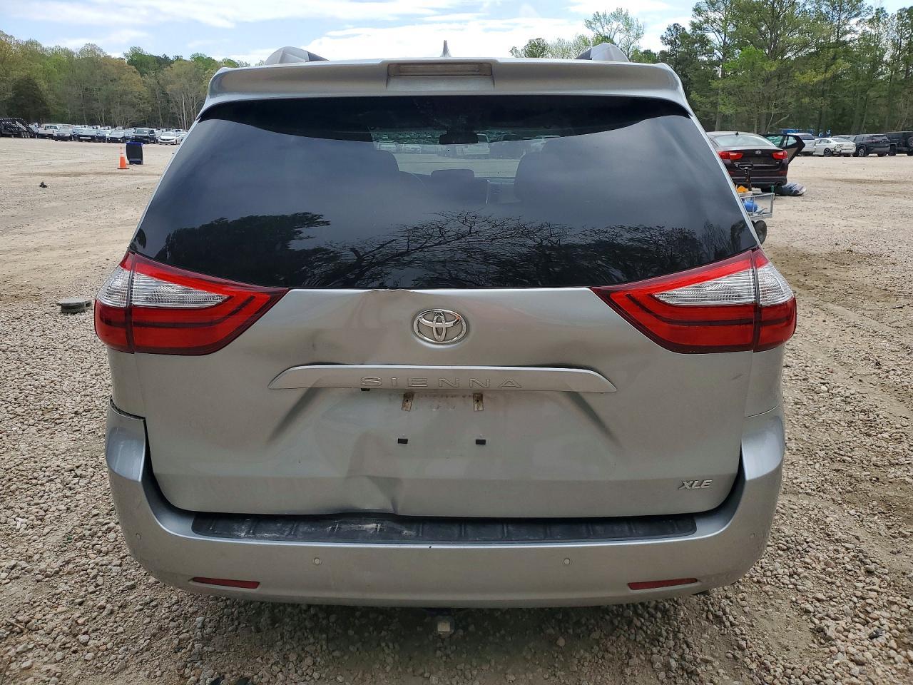 2019 Toyota Sienna Xle 8-Passenger - Image 6