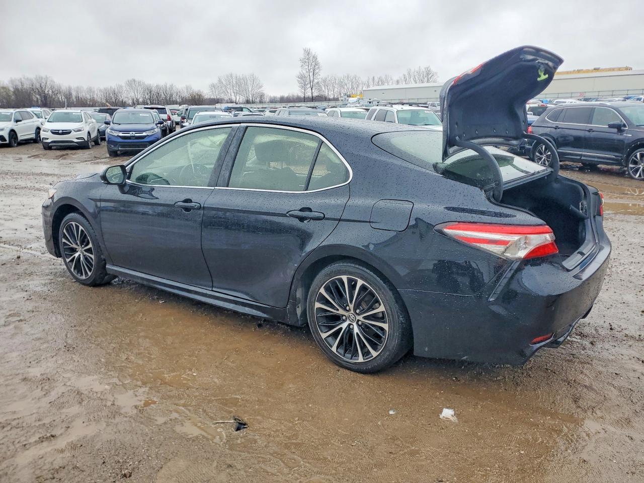 2018 Toyota Camry Se - Фото 2