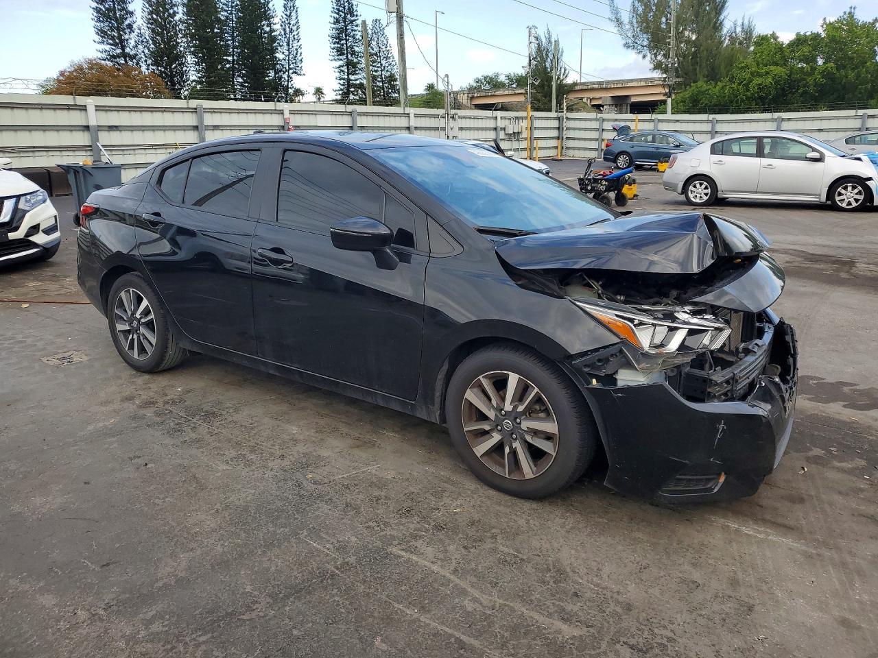 2021 Nissan Versa Sv - Image 4