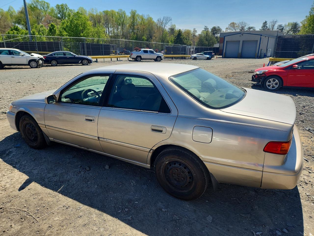 2000 Toyota Camry Ce - Image 2