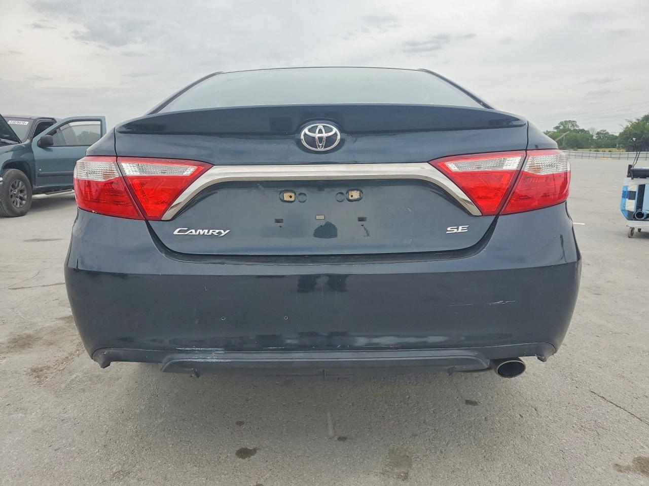 2016 Toyota Camry Se - Фото 6