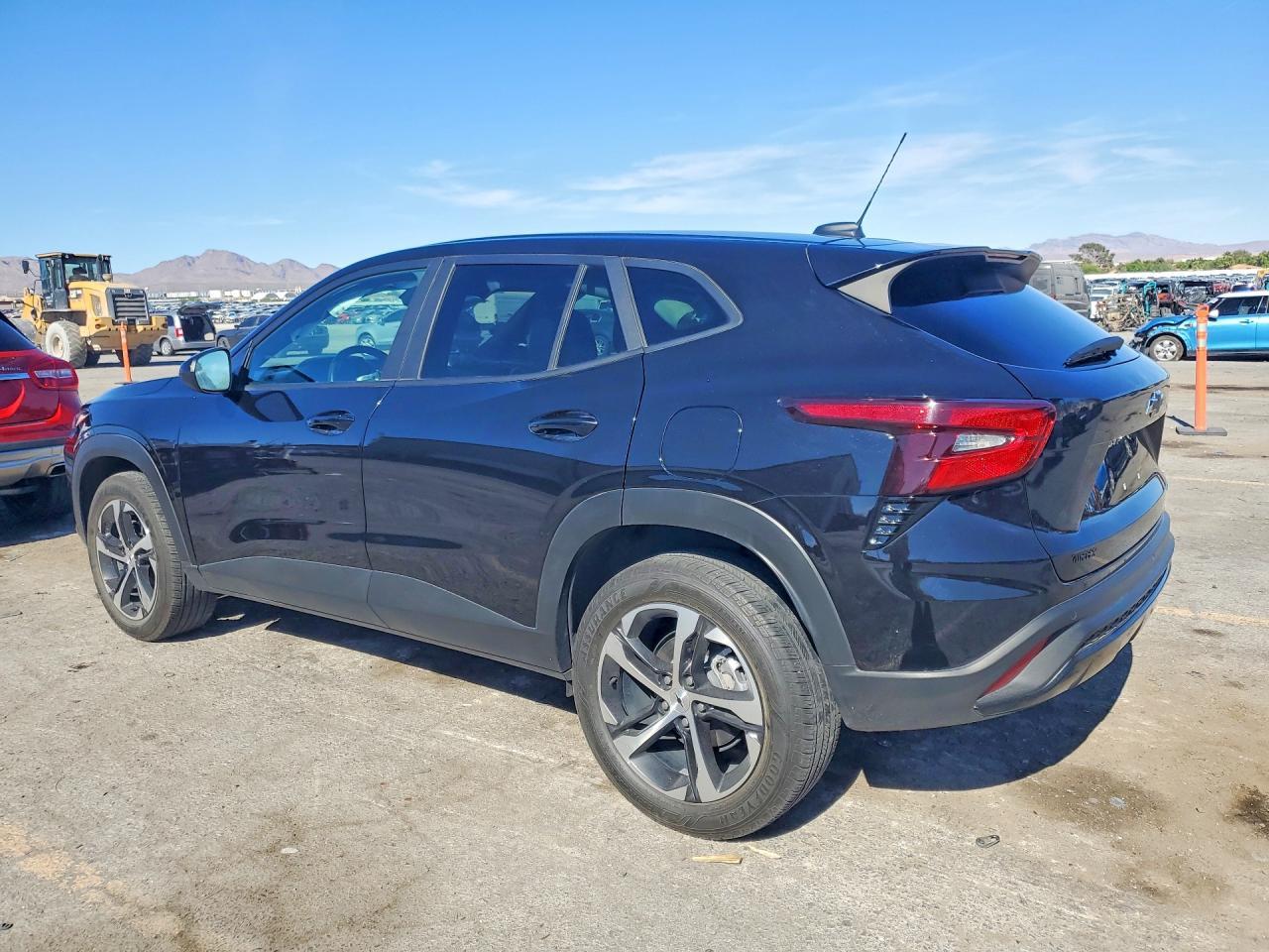 2025 Chevrolet Trax 1Rs - Фото 2