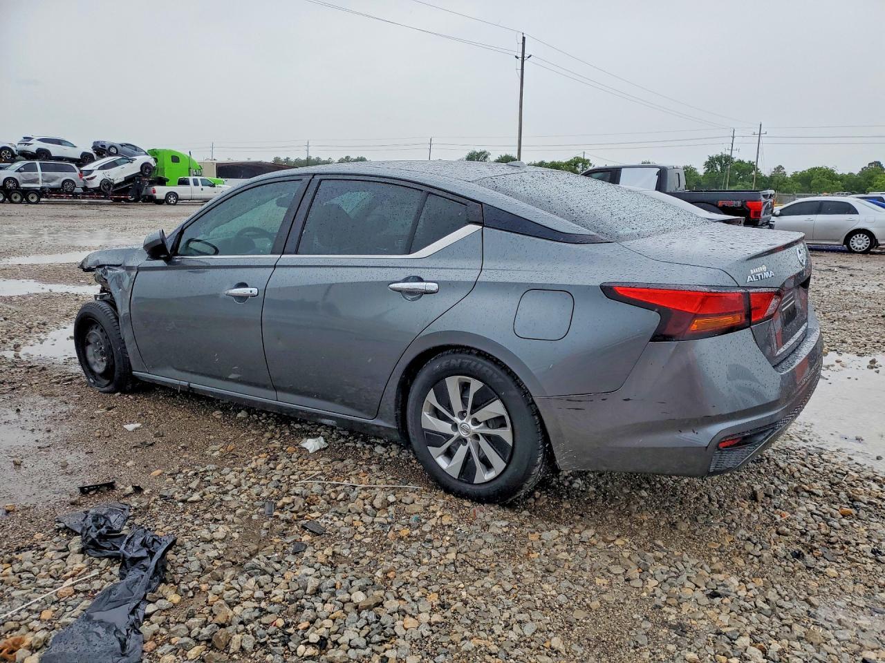 2020 Nissan Altima S - Фото 2