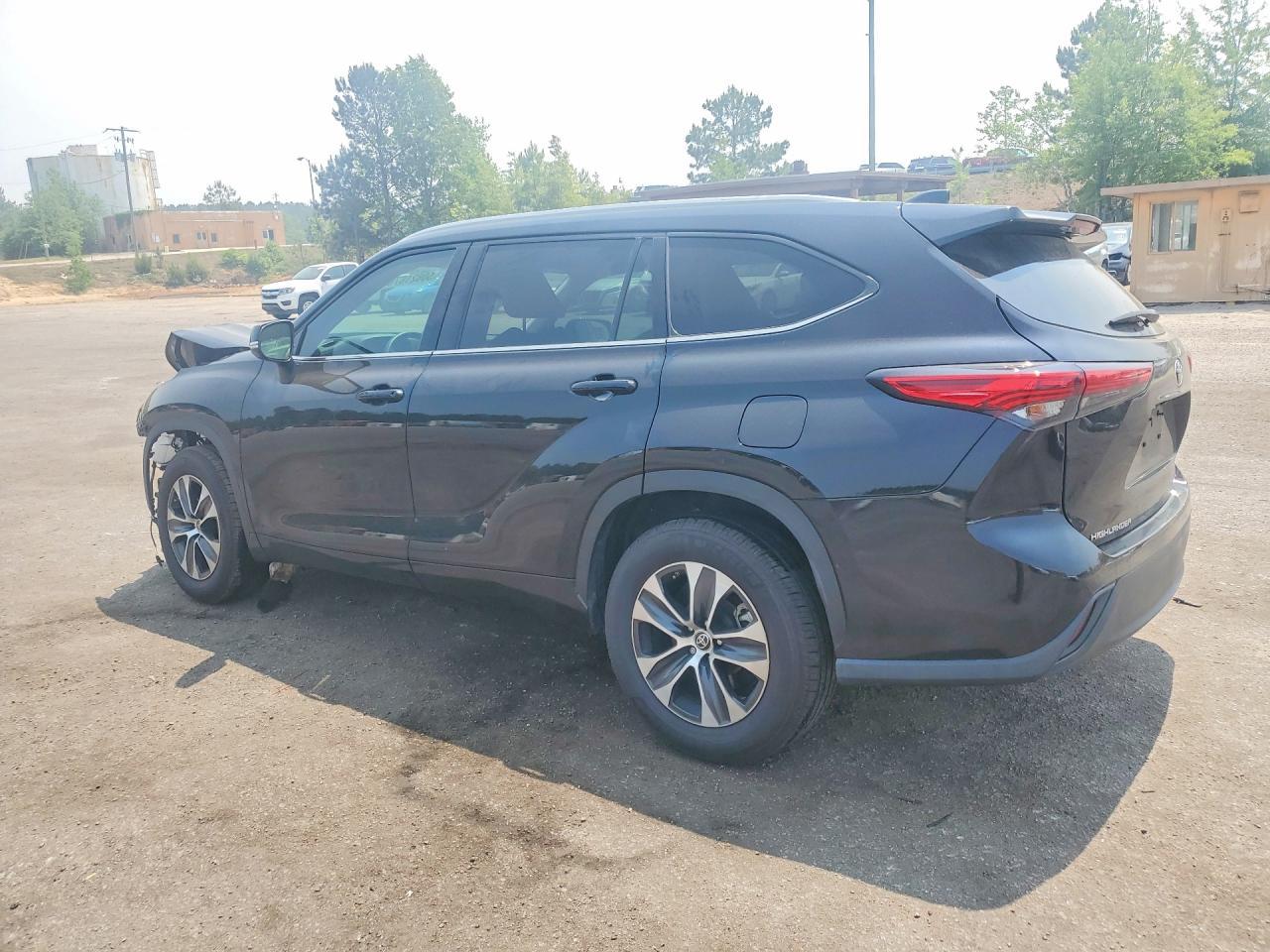 2022 Toyota Highlander Xle - Image 2
