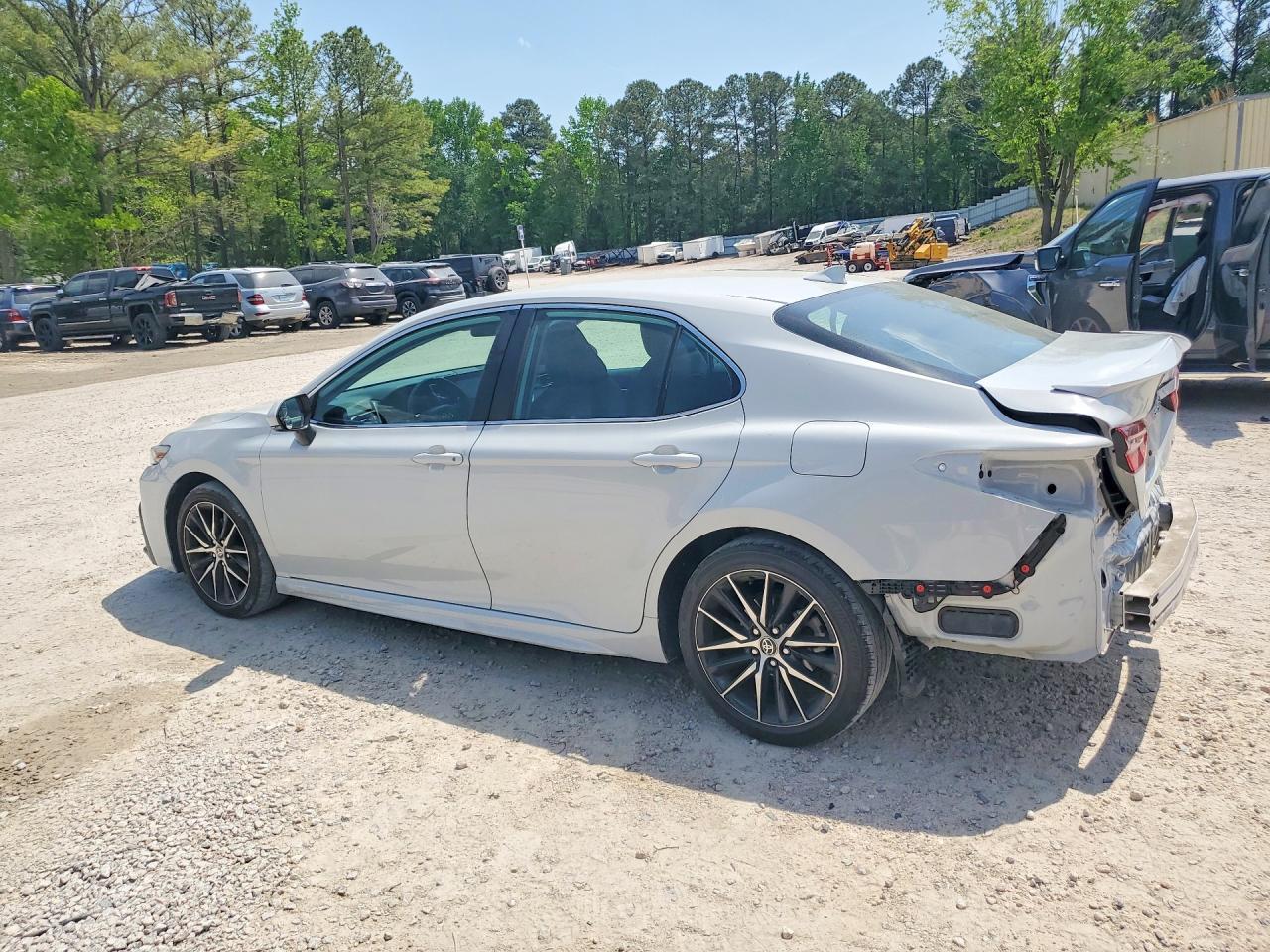 2023 Toyota Camry Se - Image 2