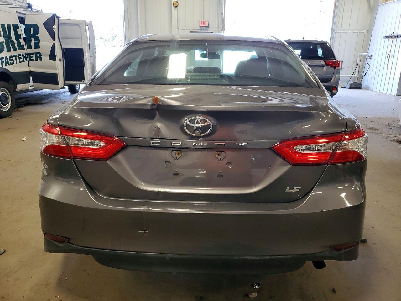 2018 Toyota Camry Le - Фото 6