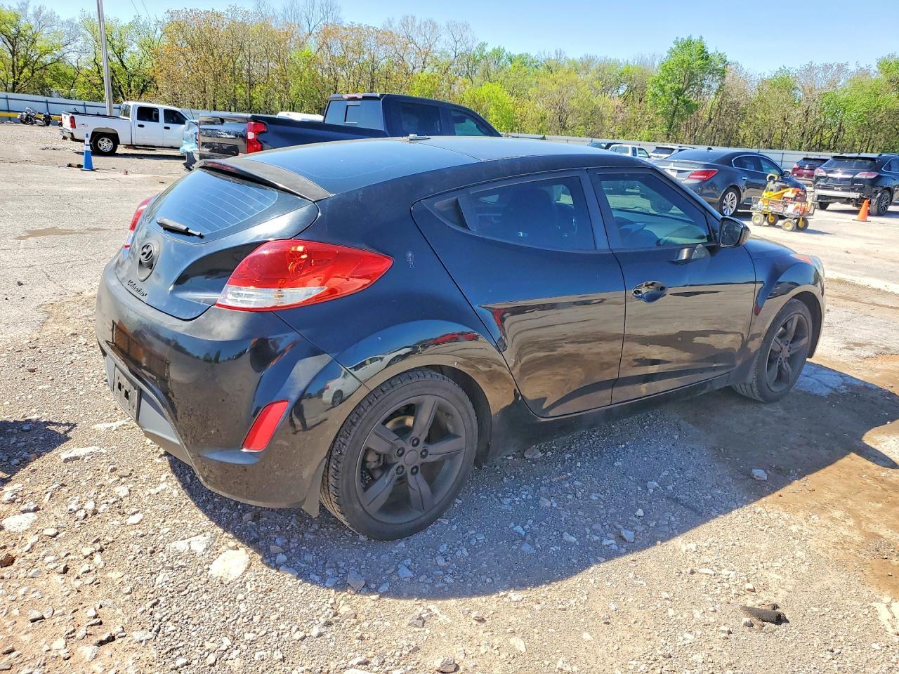 2015 Hyundai Veloster Base - Фото 3