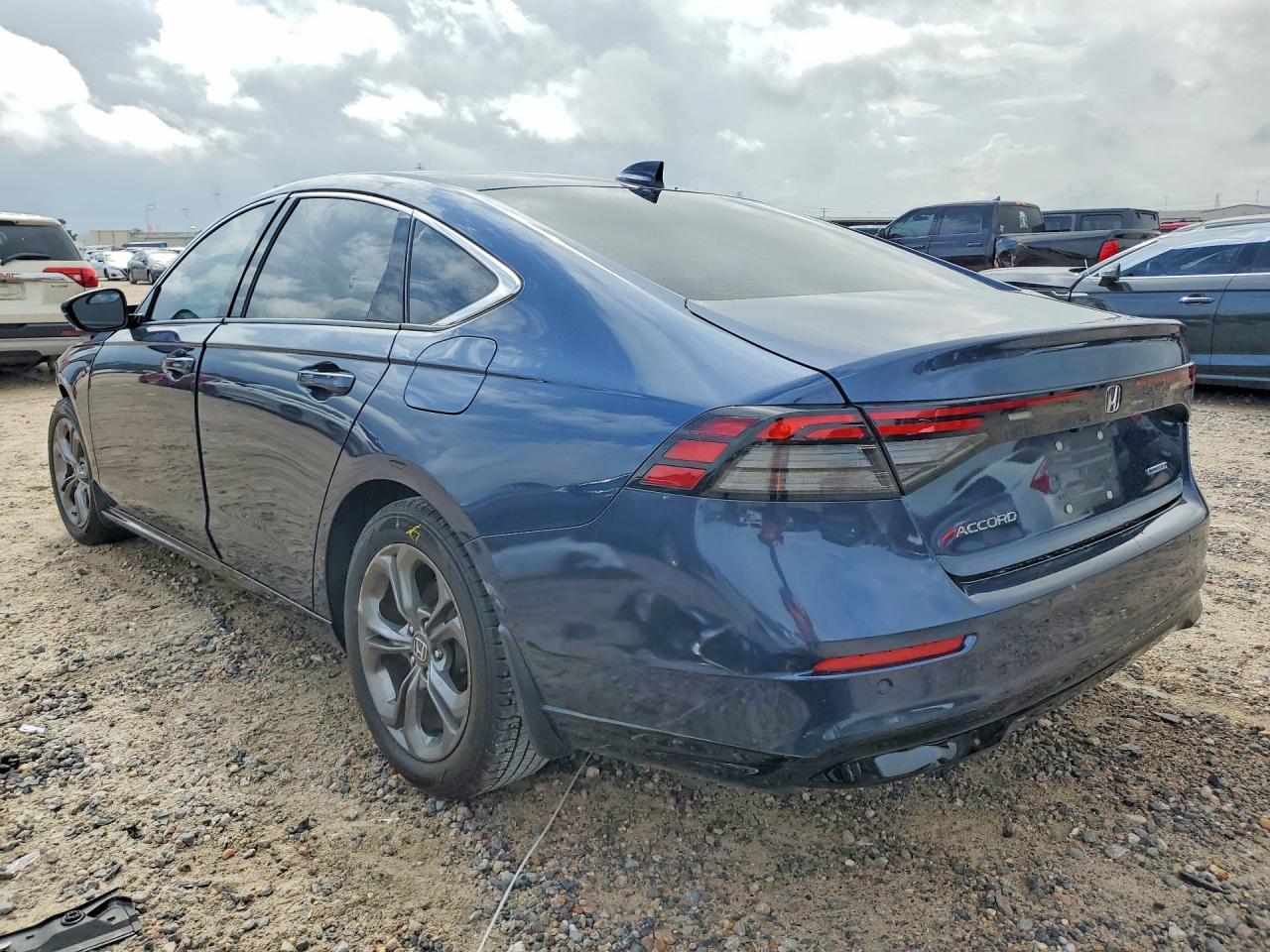 2023 Honda Accord Hybrid Exl - Image 2
