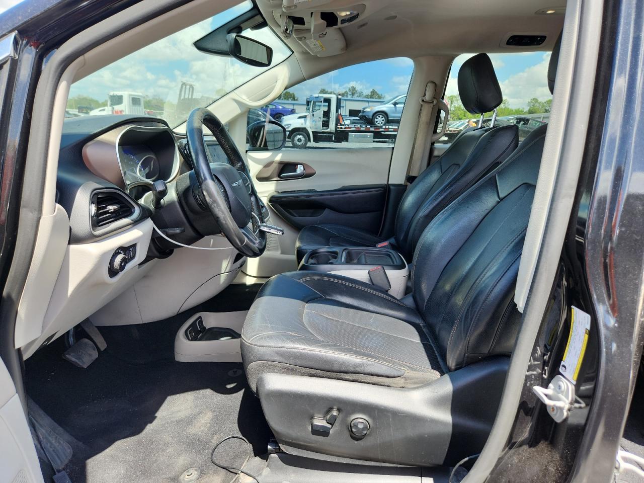2019 Chrysler Pacifica Touring L - Image 7