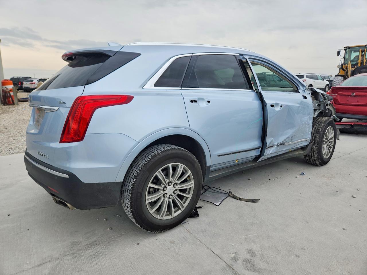 2017 Cadillac Xt5 Luxury - Image 3