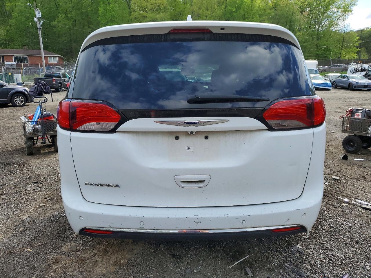 2019 Chrysler Pacifica Touring L - Image 6