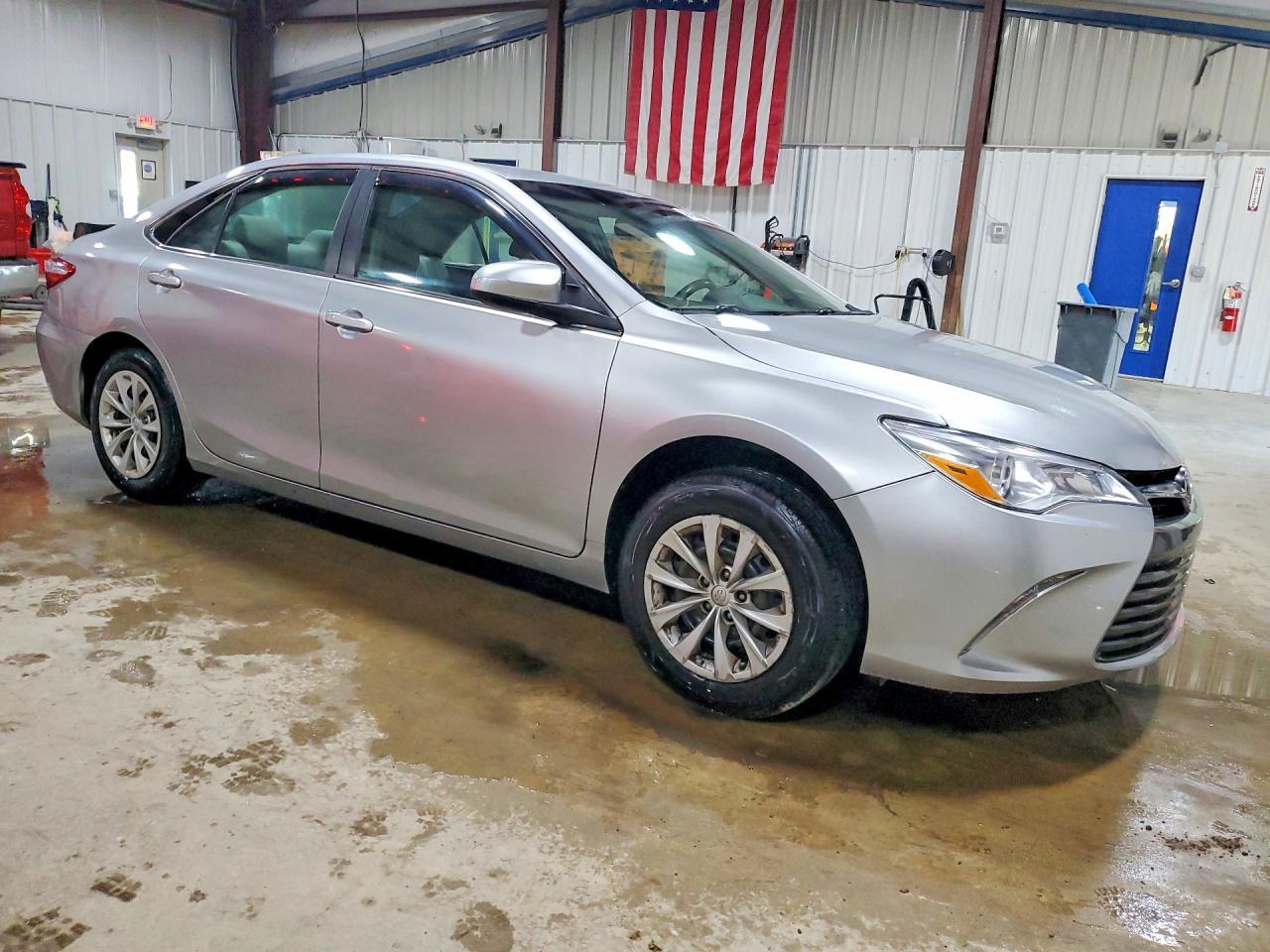 2017 Toyota Camry Le - Фото 4