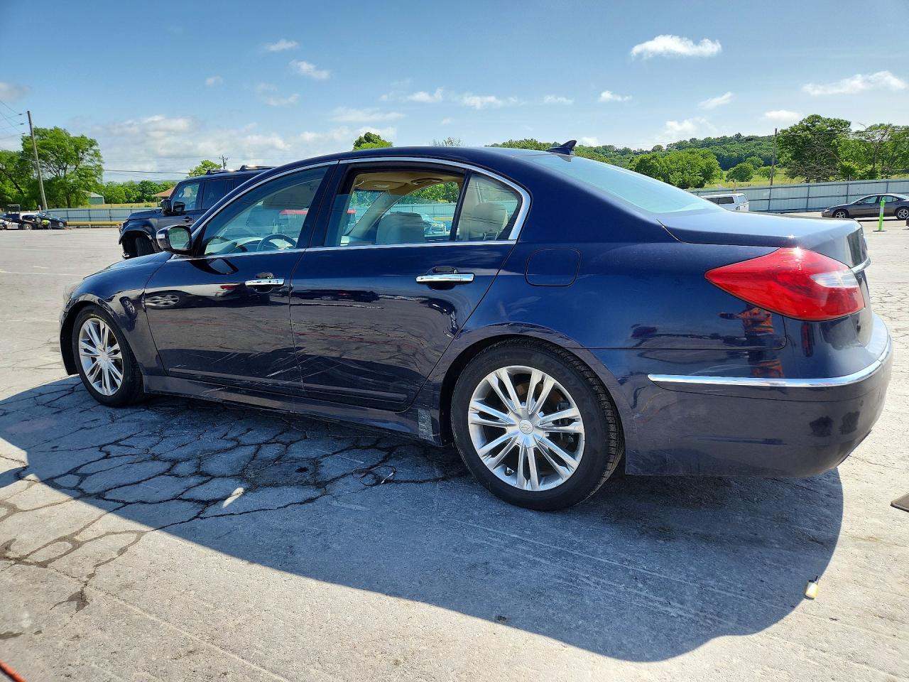2012 Hyundai Genesis 3.8L - Фото 2