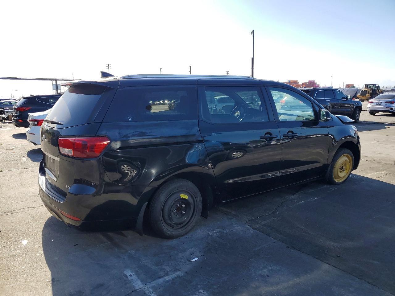 2016 Kia Sedona Lx - Image 3