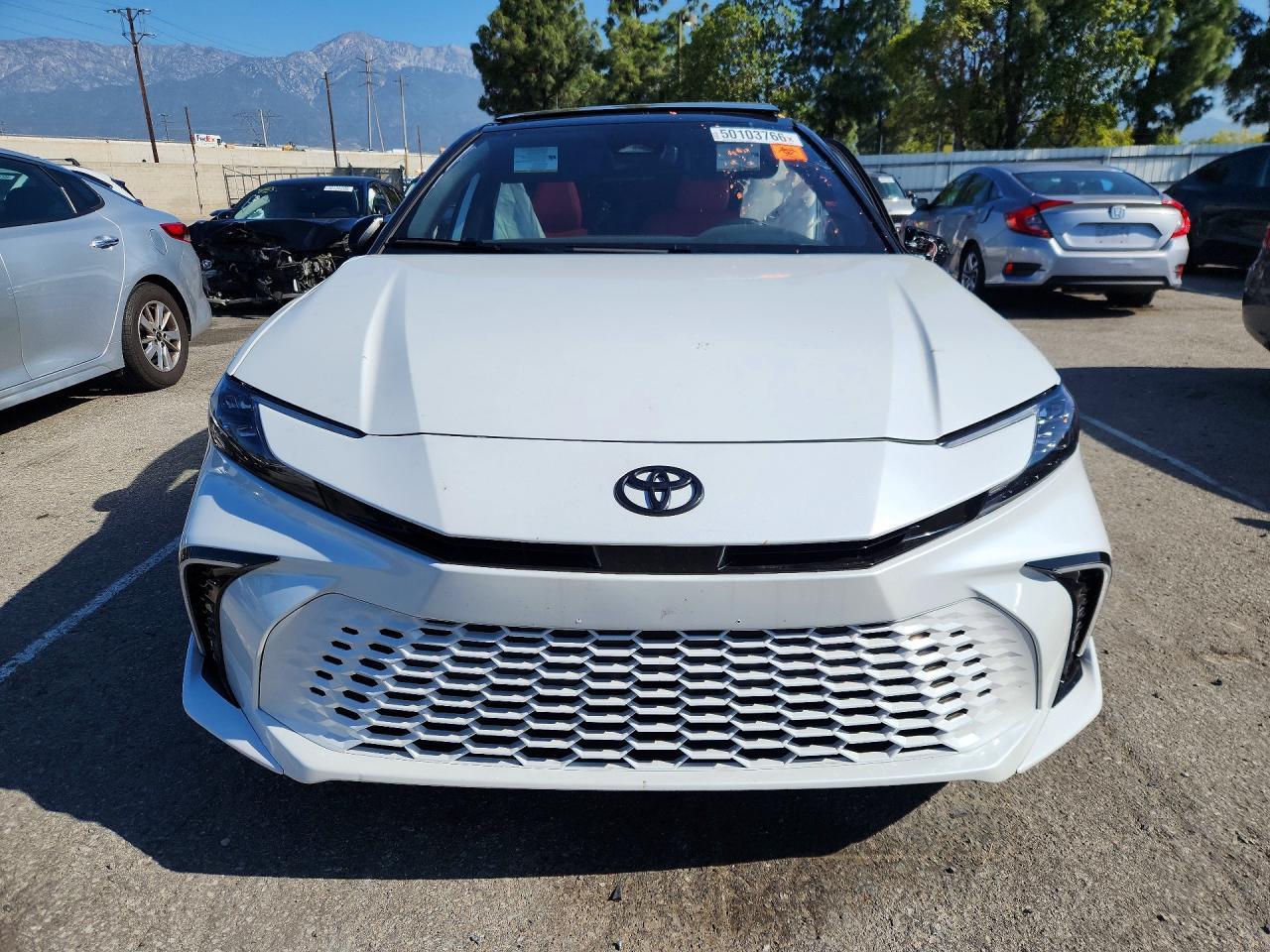2025 Toyota Camry - Фото 5