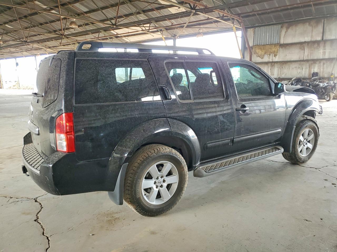 2011 Nissan Pathfinder S - Image 3