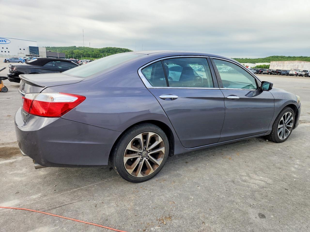 2015 Honda Accord Sport - Image 3