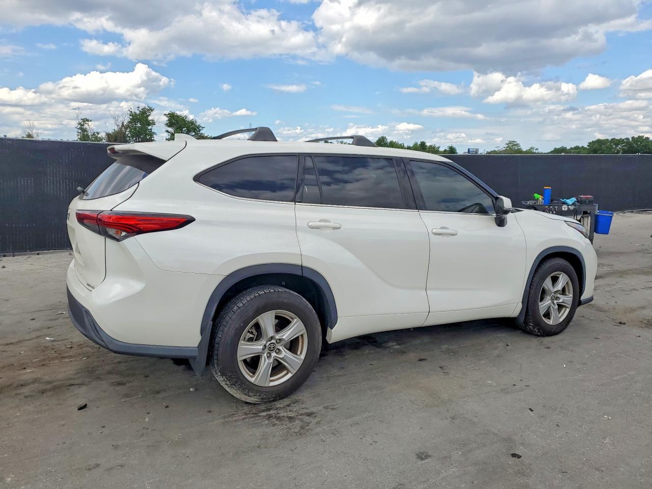 2020 Toyota Highlander Le - Фото 3