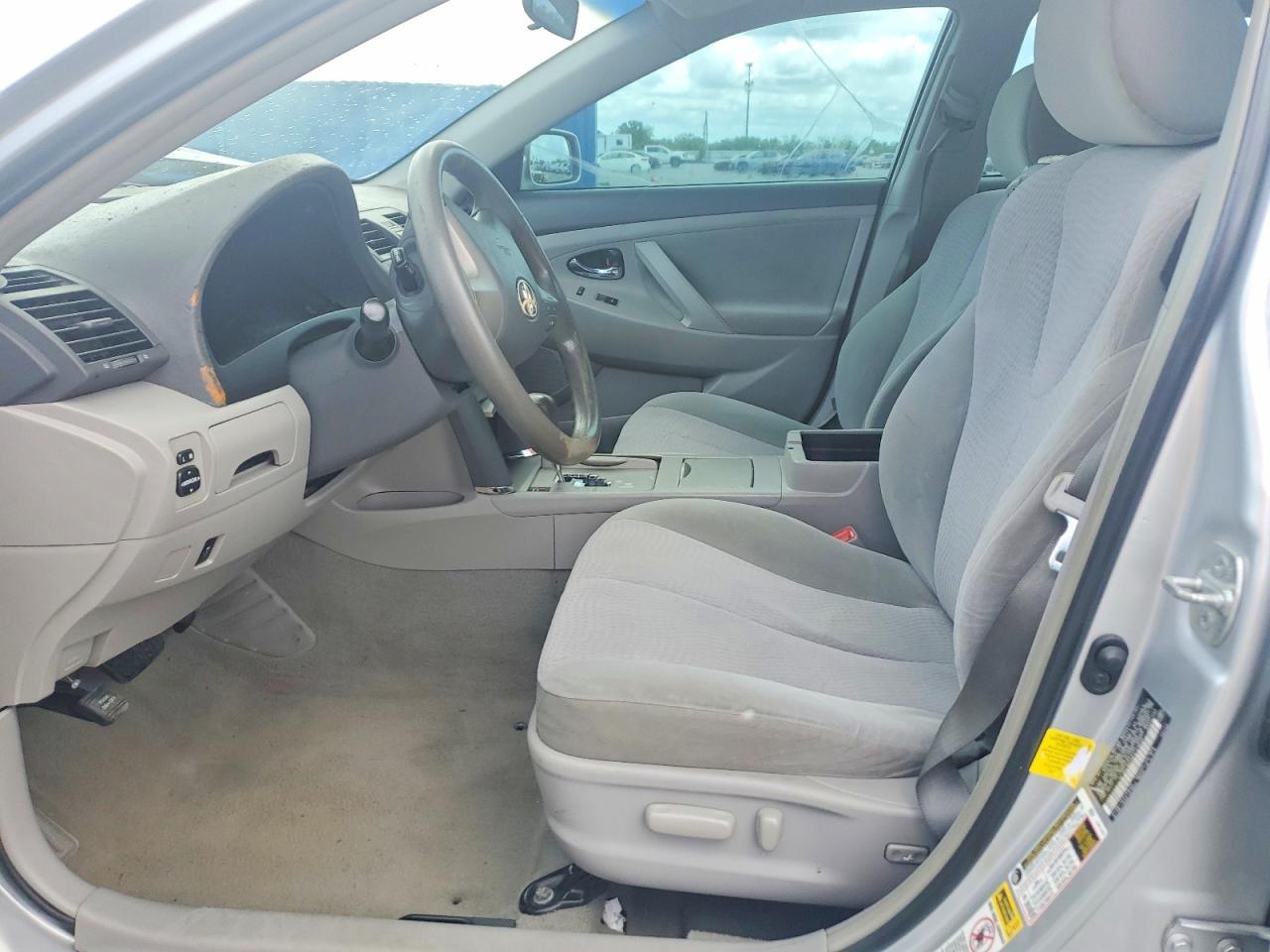 2011 Toyota Camry Le - Image 7