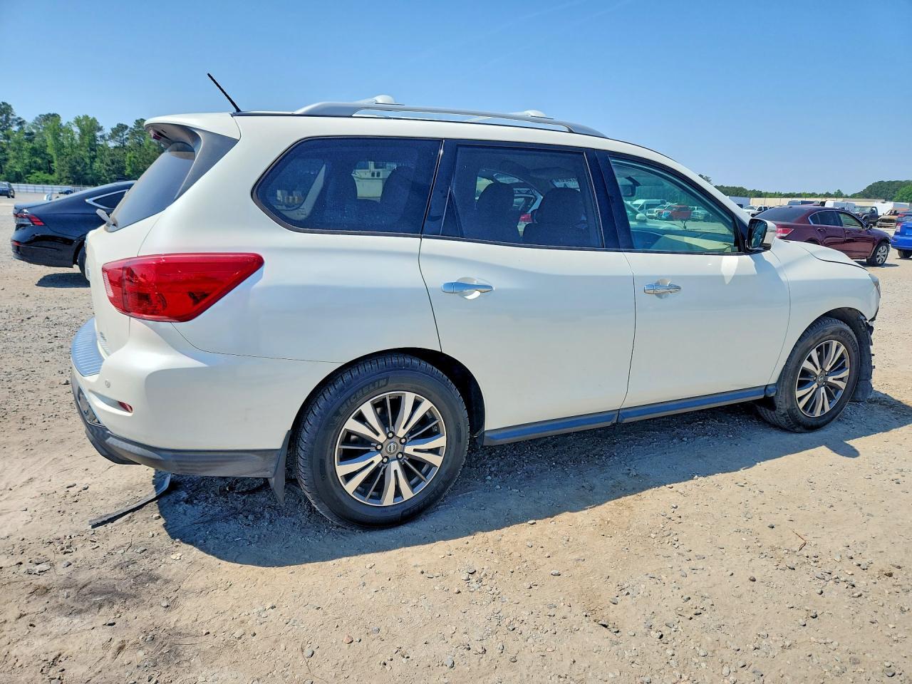 2017 Nissan Pathfinder Sl - Фото 3